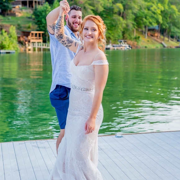 Wedding dress size 4. Ivory/nude. No alterations - Picture 4 of 6